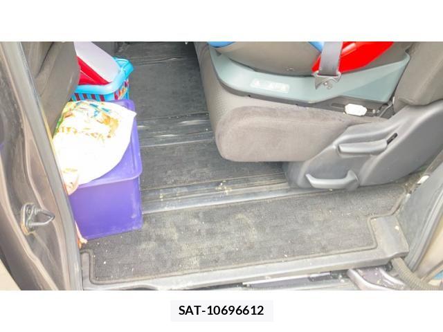 Honda STEP WGN 2017-12 7963898-28