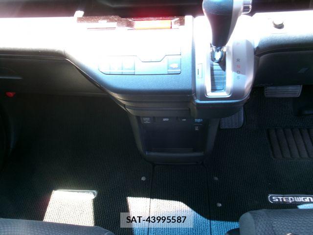 Honda STEP WGN 2013-03 7981141-14