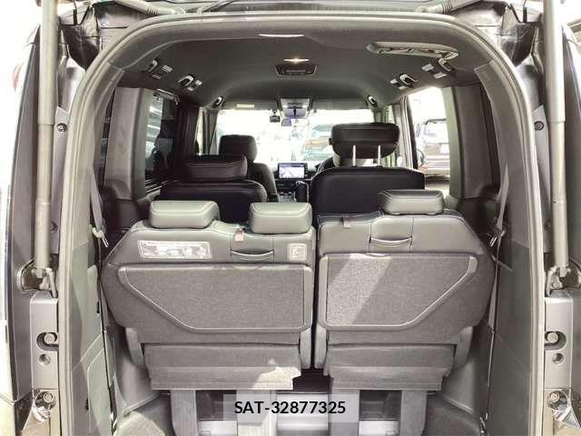 Honda STEP WGN 2025-05 7981132-11