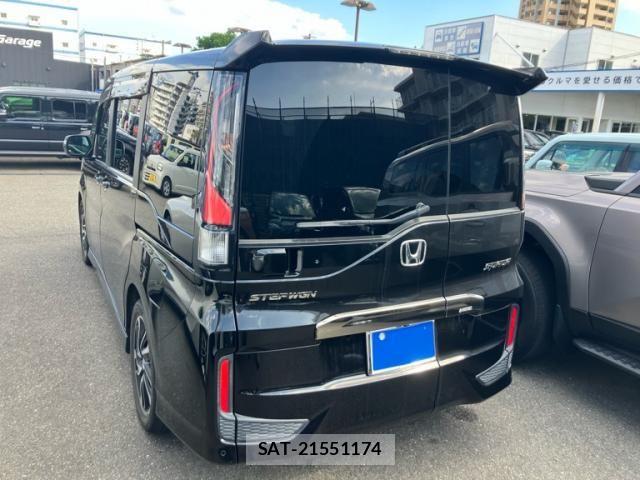 Honda STEP WGN 2018-01 8038477-1