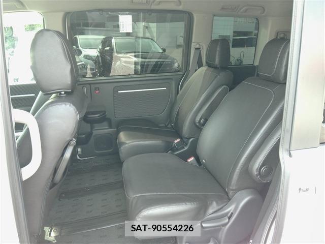Honda STEP WGN 2017-03 8038484-15