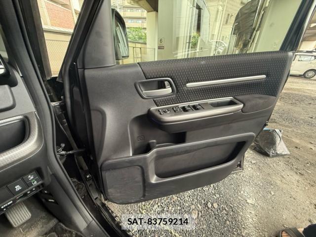 Honda STEP WGN 2021-06 8038474-18