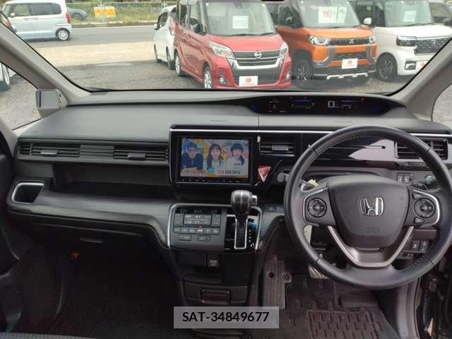 Honda STEP WGN 2017-07 8102056-1