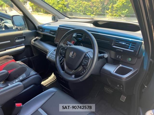 Honda STEP WGN 2020-08 8102054-14