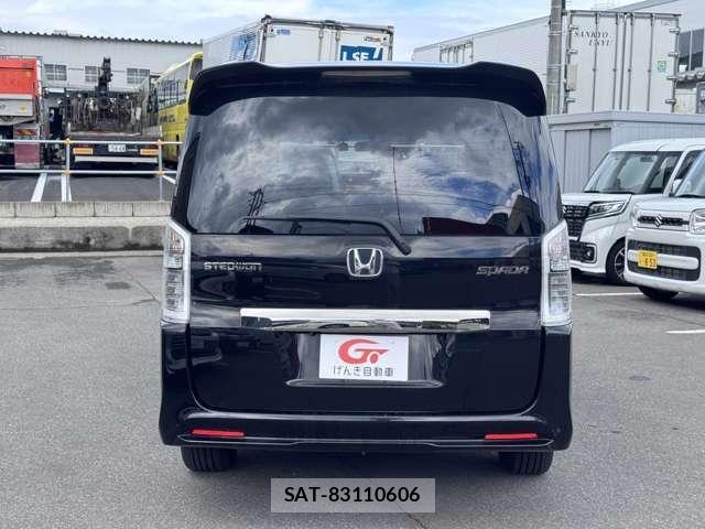 Honda STEP WGN 2013-06 8102066-3