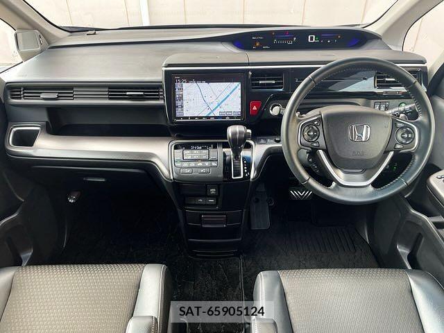 Honda STEP WGN 2022-01 8132510-1