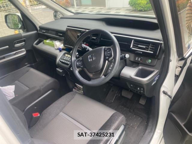 Honda STEP WGN 2018-09 8132513-11