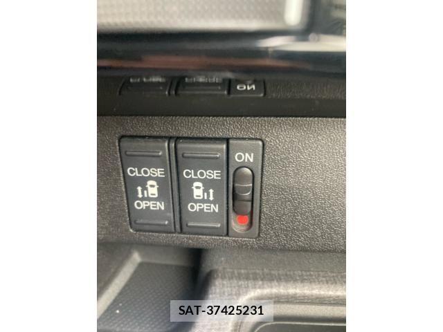 Honda STEP WGN 2018-09 8132513-19