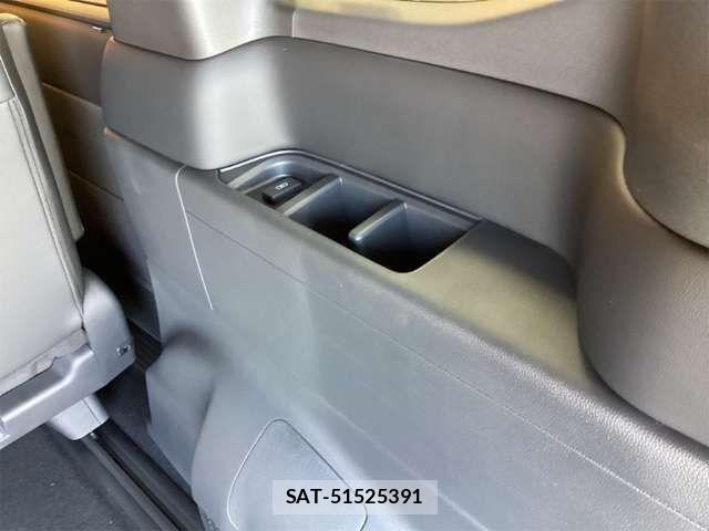 Honda STEP WGN 2026-06 8210414-15