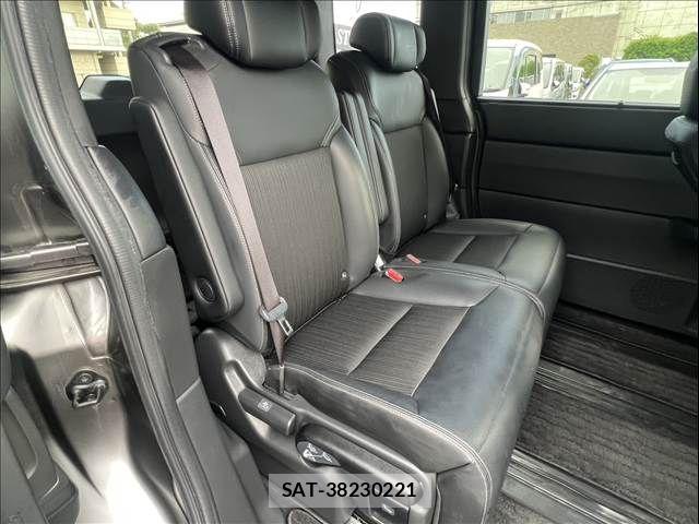 Honda STEP WGN 2023-10 8210409-13