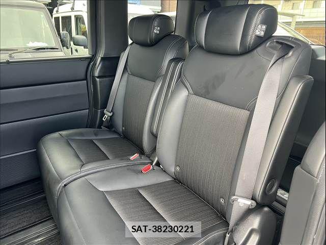 Honda STEP WGN 2023-10 8210409-15