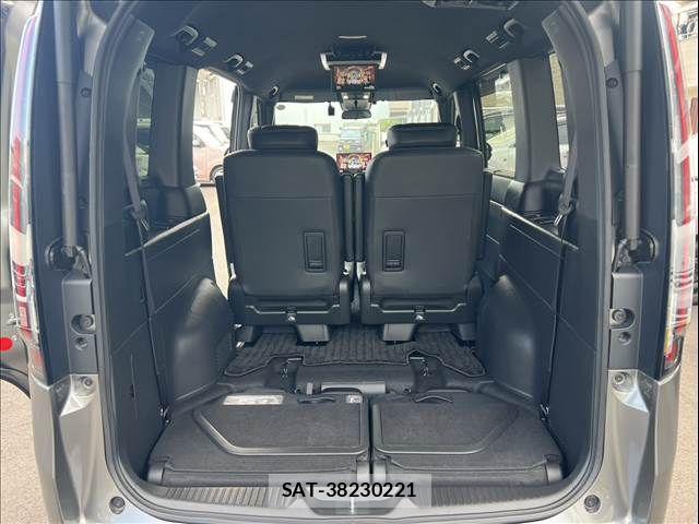 Honda STEP WGN 2023-10 8210409-17