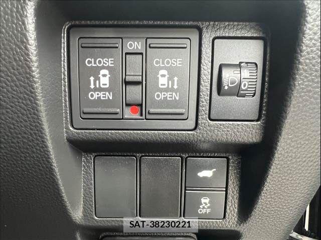 Honda STEP WGN 2023-10 8210409-26