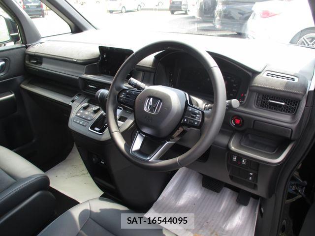 Honda STEP WGN 2026-03 8210415-9