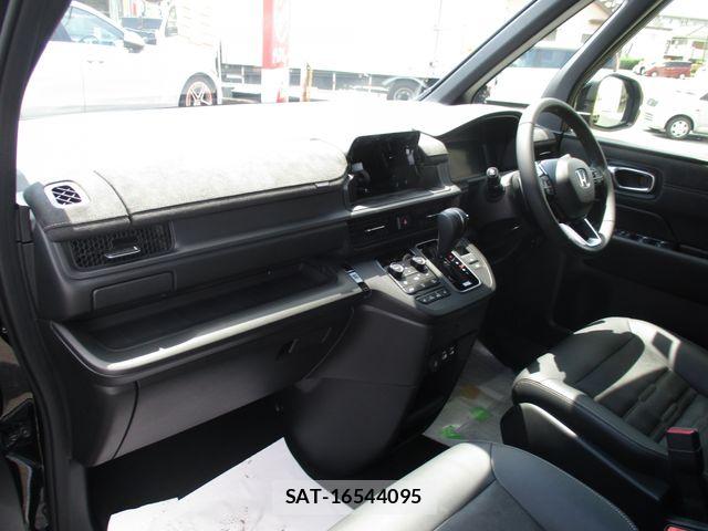 Honda STEP WGN 2026-03 8210415-11