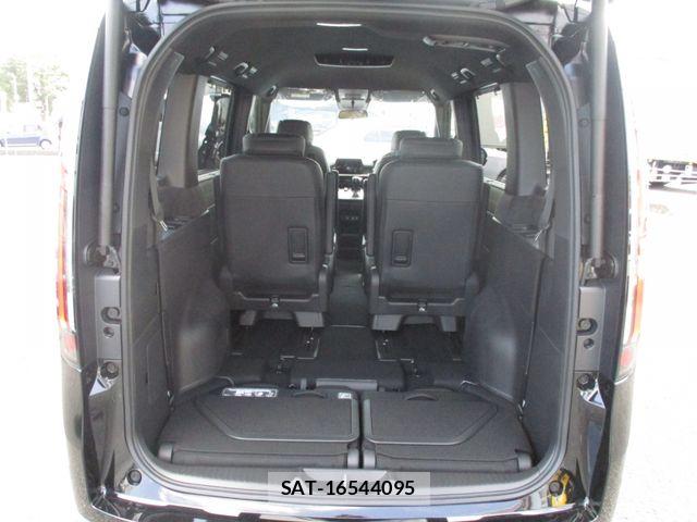 Honda STEP WGN 2026-03 8210415-16