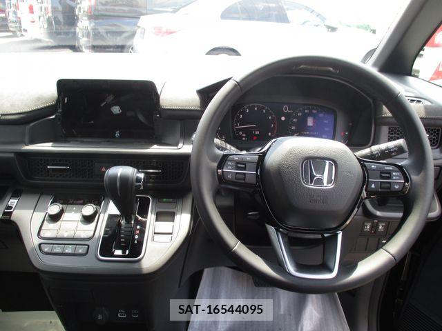 Honda STEP WGN 2026-03 8210415-1