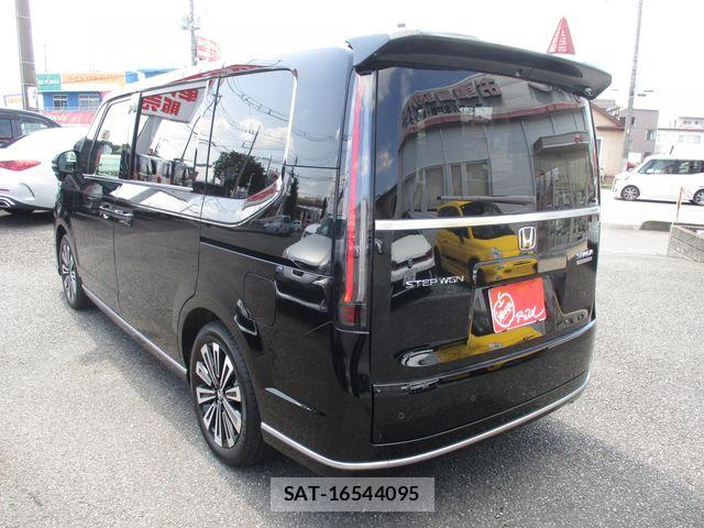 Honda STEP WGN 2026-03 8210415-4