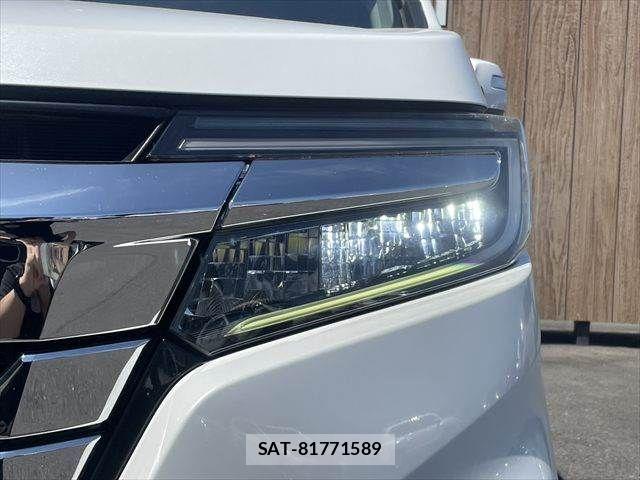 Honda STEP WGN 2018-03 8210418-14