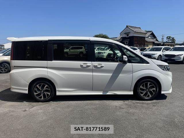 Honda STEP WGN 2018-03 8210418-19