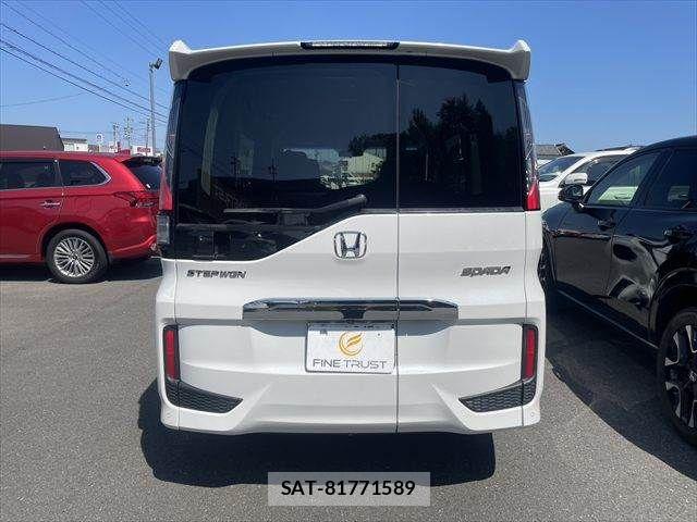 Honda STEP WGN 2018-03 8210418-21