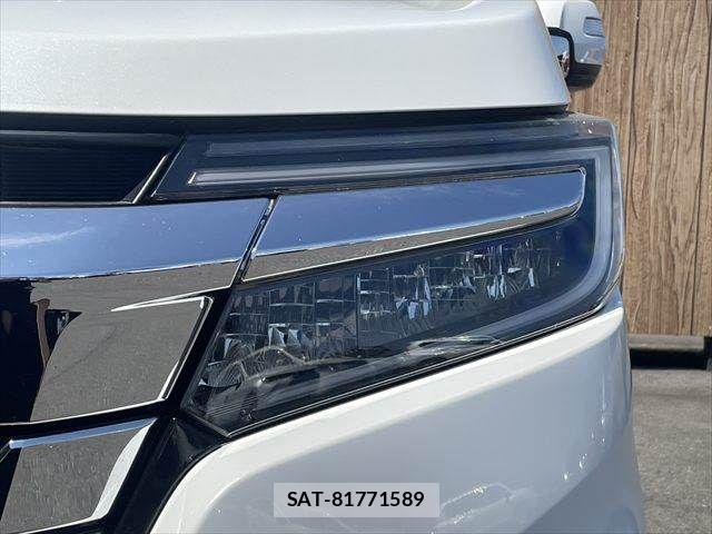 Honda STEP WGN 2018-03 8210418-25
