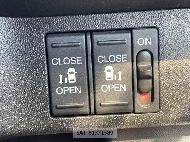 Honda STEP WGN 2018-03 8210418-7