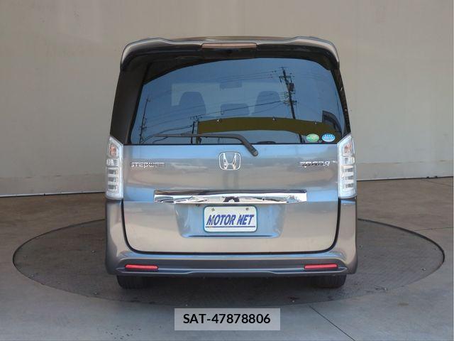 Honda STEP WGN 2013-12 8210433-18