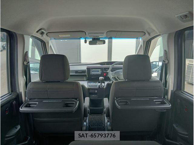 Honda STEP WGN 2021-06 8210420-21