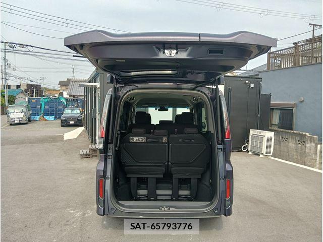 Honda STEP WGN 2021-06 8210420-24