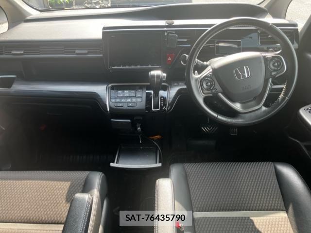 Honda STEP WGN 2017-04 8210427-11