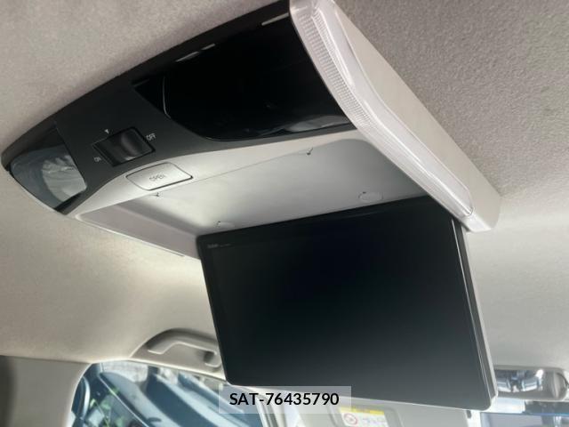 Honda STEP WGN 2017-04 8210427-12