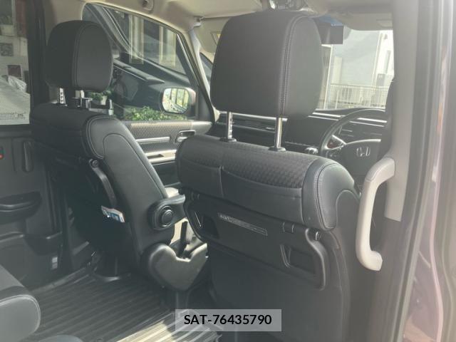 Honda STEP WGN 2017-04 8210427-14