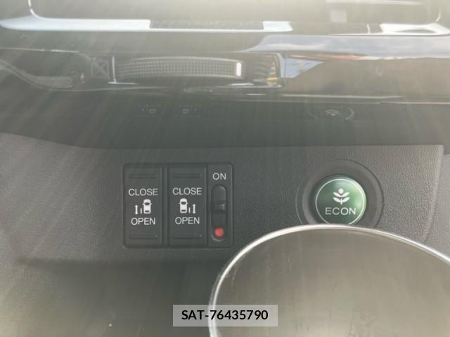 Honda STEP WGN 2017-04 8210427-17