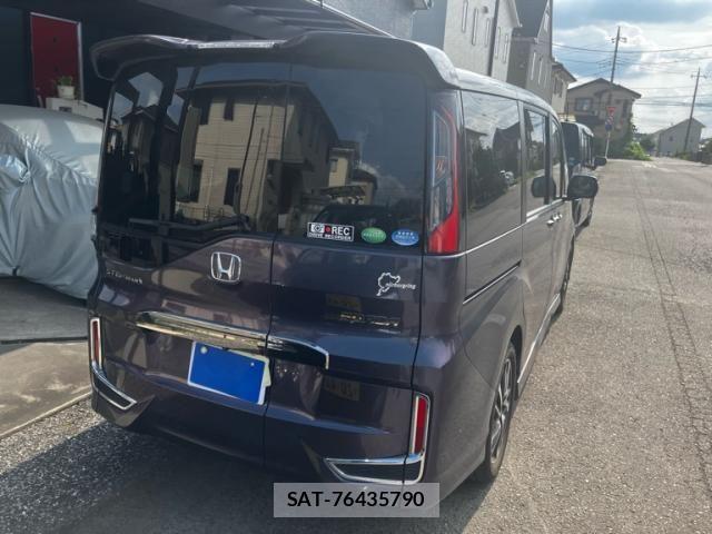 Honda STEP WGN 2017-04 8210427-1