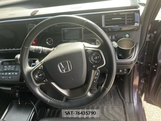 Honda STEP WGN 2017-04 8210427-19