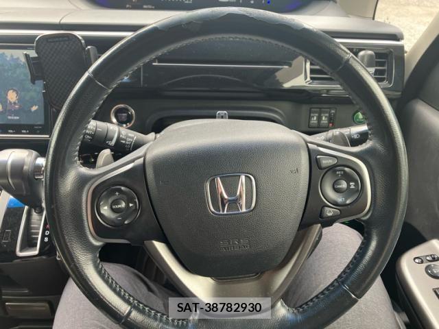 Honda STEP WGN 2016-05 8210423-17