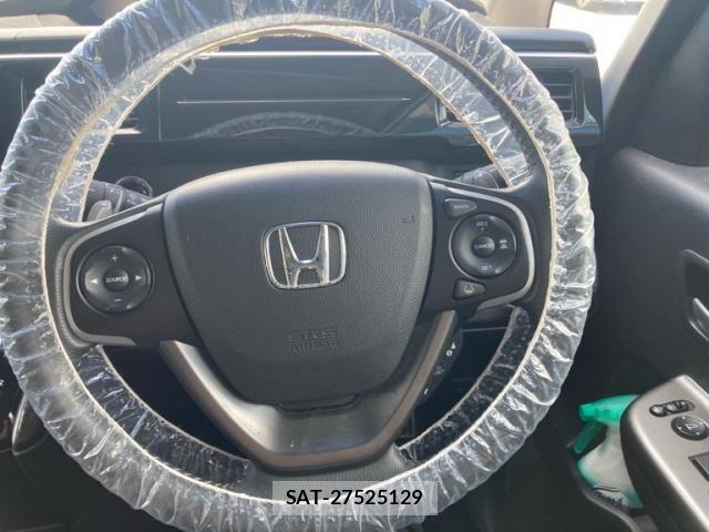 Honda STEP WGN 2017-09 8231924-23