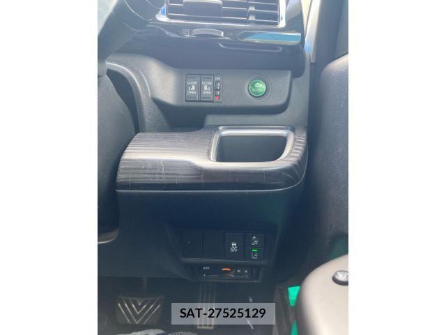 Honda STEP WGN 2017-09 8231924-25