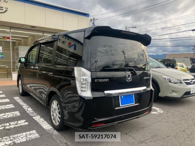 Honda STEP WGN 2013-07 8231932-5