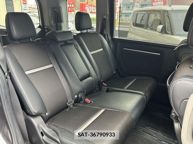 Honda STEP WGN 2017-09 8246803-16