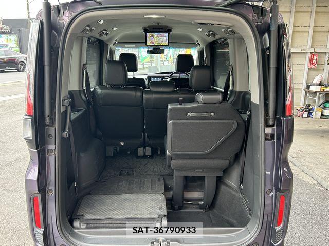 Honda STEP WGN 2017-09 8246803-17