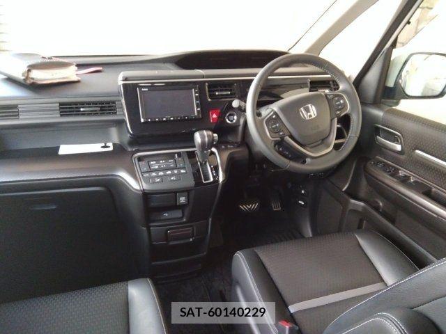 Honda STEP WGN 2021-11 8246799-1