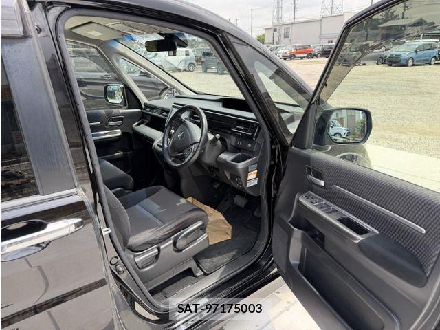 Honda STEP WGN 2017-07 8246805-10