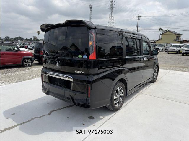 Honda STEP WGN 2017-07 8246805-1