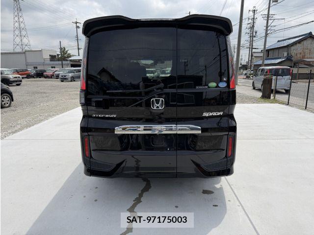 Honda STEP WGN 2017-07 8246805-6