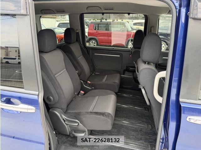 Honda STEP WGN 2016-04 8246807-12