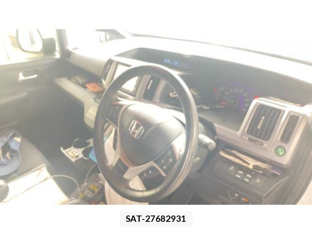 Honda STEP WGN 2013-02 8246821-22