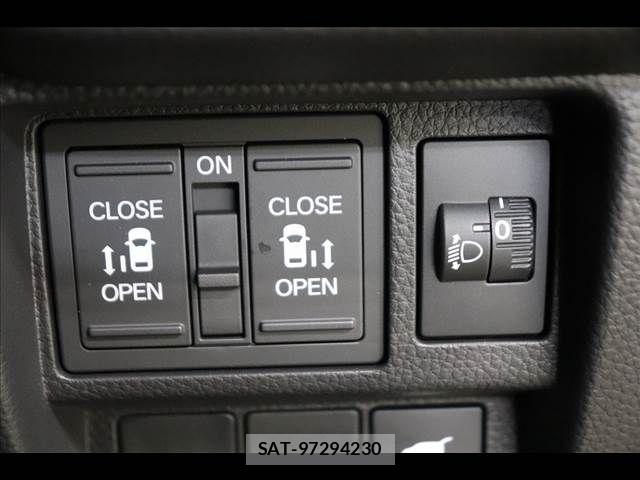 Honda STEP WGN 2023-06 8317338-3