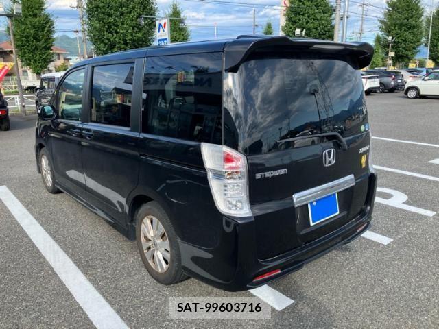 Honda STEP WGN 2011-10 8317377-3